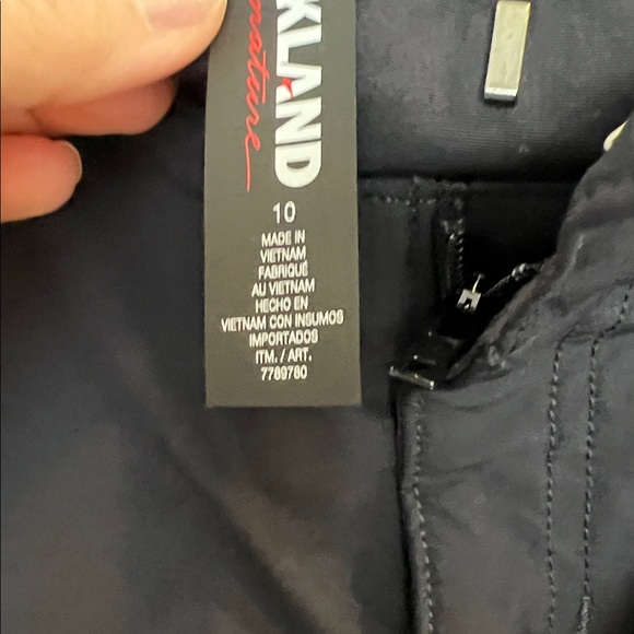 Like new condition Kirkland signature travel pants - Picture 2 of 3